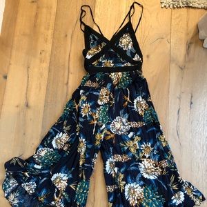 Flowery opened back jumpsuit